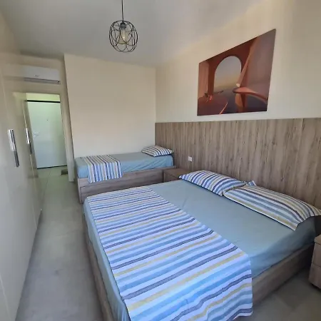 Seascape Apartment *